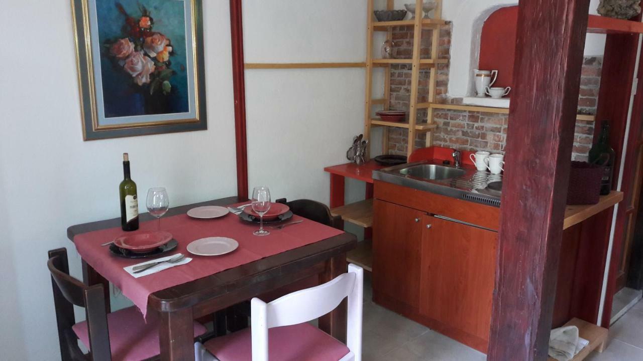 Apartments Picasso Комижа Экстерьер фото